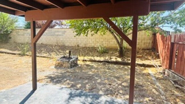 Building Photo - 633 Las Colinas St