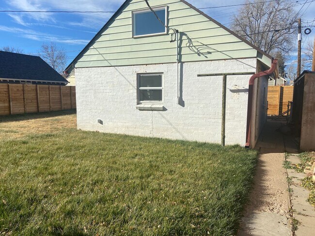Building Photo - Beautiful 2 bedroom home in Chaffee Park with Huge Studio