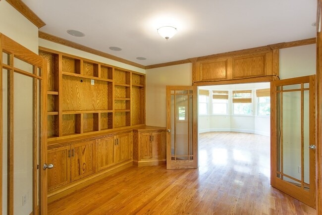 Building Photo - 11 Green St