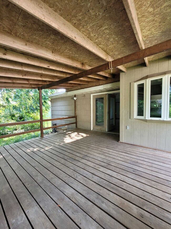 Building Photo - Cute 2 Bedroom 1 Bath with bonus room!
