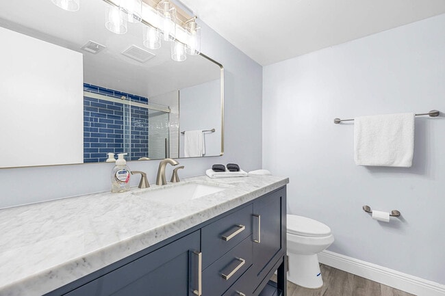 Building Photo - 39 Tulip Ave