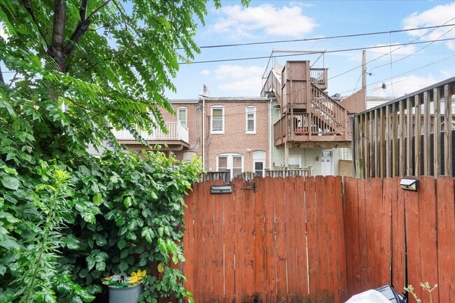 Building Photo - Stylish & Spacious 2 Bed, 1 Bath Home
