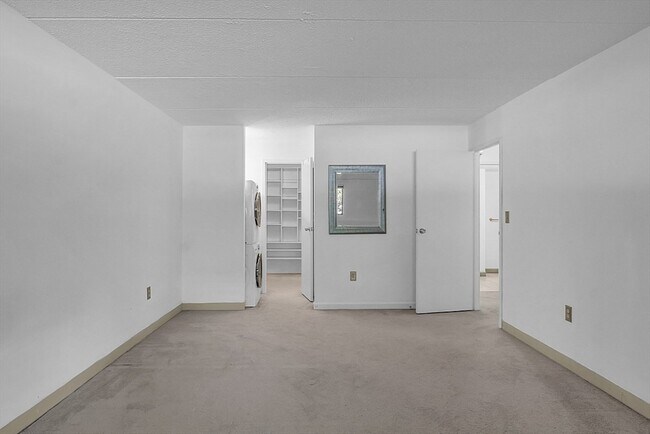 Building Photo - 146 S Marble St