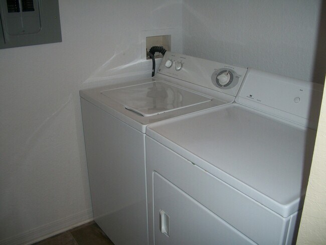 Building Photo - 823 Grand Regency Pointe