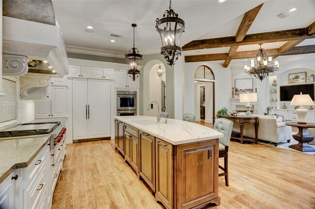 Building Photo - 5015 Jason St