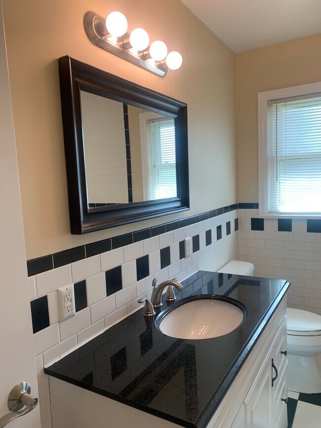 Building Photo - Gorgeous, Updated 3 Bedroom, 2 Bath Ranch ...