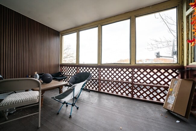 Building Photo - 137 Centre St