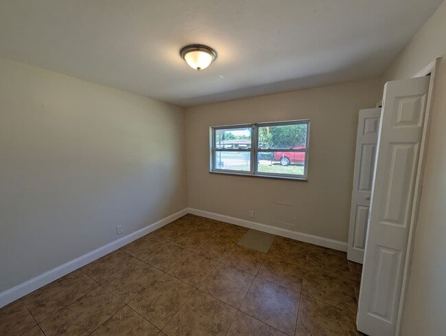 Building Photo - Spacious 3BR Rental with Outdoor Living Space