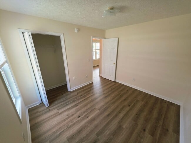 Building Photo - 113 Butternut Cir