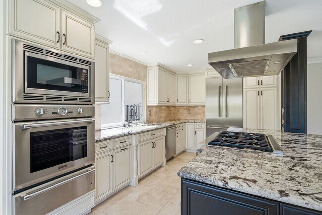 Building Photo - Beautifully Updated 5 Bedroom Woodbridge Home with Pool and much more!