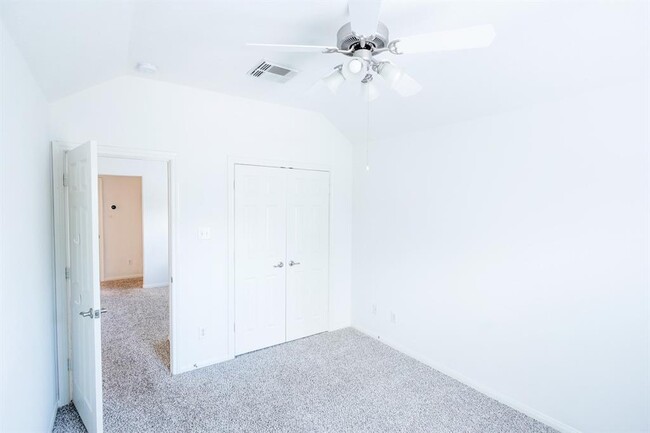 Building Photo - 23 S Burberry Park Cir