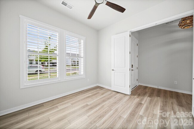 Building Photo - 8016 Brookbank Dr