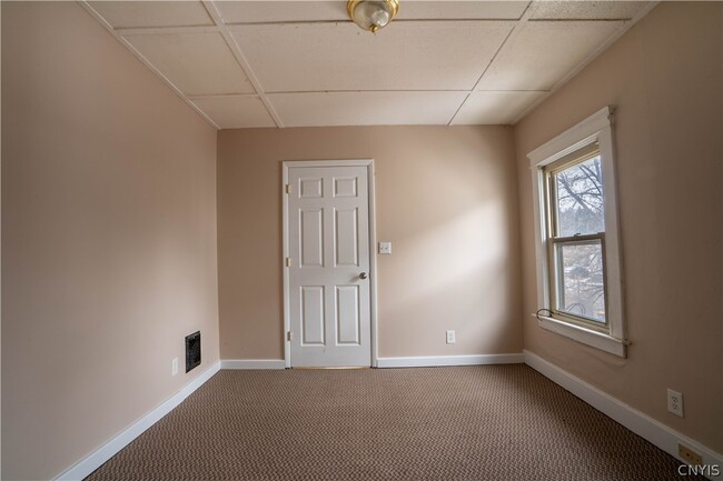 Building Photo - 208 E Clark St