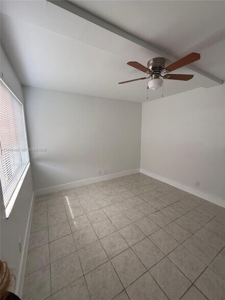Building Photo - 155 Lakeview Dr