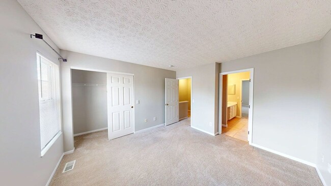 Building Photo - 6752 Lagrange Dr