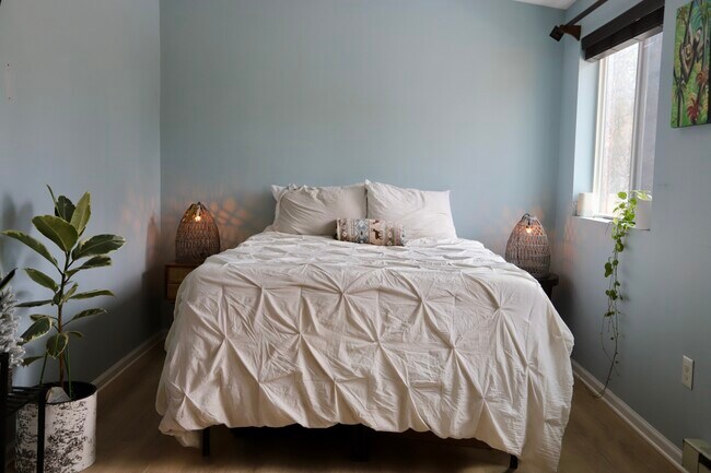 Building Photo - 14 Sterling Rd