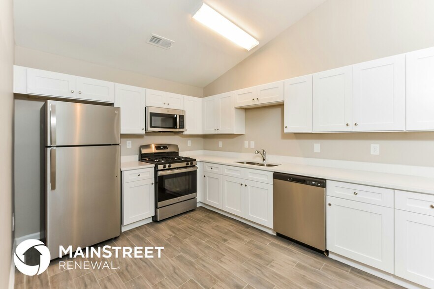 Building Photo - 738 Stonebridge Way