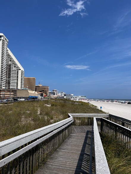 Building Photo - 3501 Pacific Ave