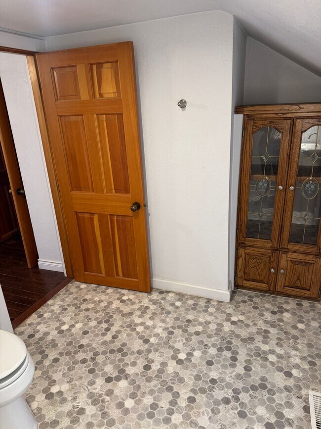 Building Photo - Beautiful 4-Bedroom Home on a Private, Treed Lot in North Ellensburg