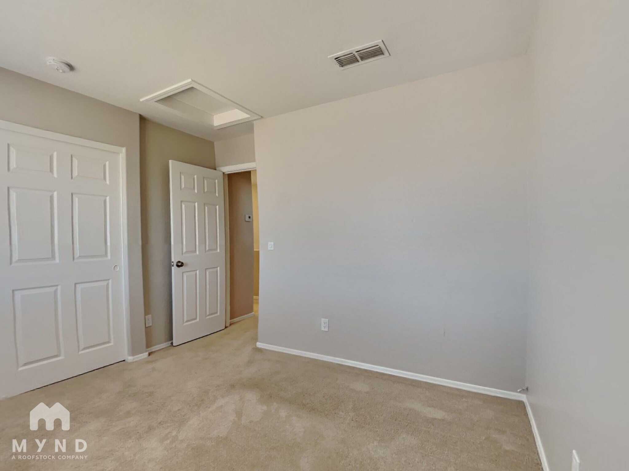 Building Photo - 11802 W Laurel Ln