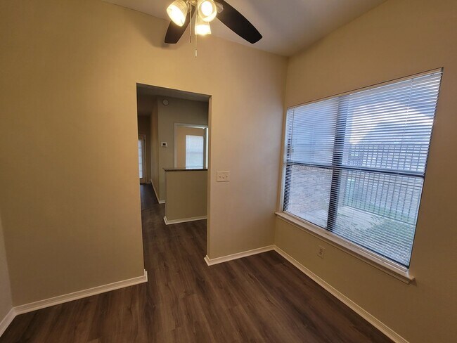 Building Photo - Newly remodeled
