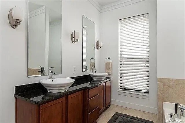 Building Photo - 3206 Noda Blvd