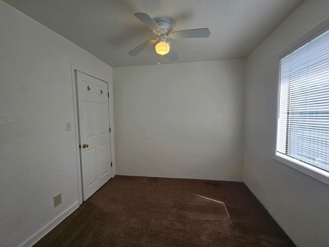 Building Photo - Cozy 2 Bed, 2 Bath Home with Parking Spaces and a Fenced Backyard!