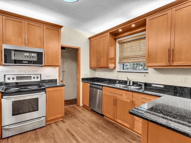 Building Photo - 2443 N Meridian Ave