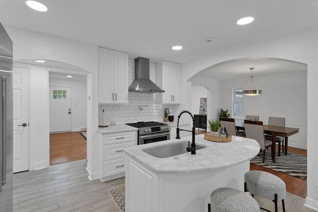 Building Photo - 2615 Northwest Blvd