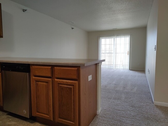 Building Photo - Diamond Valley Apartments