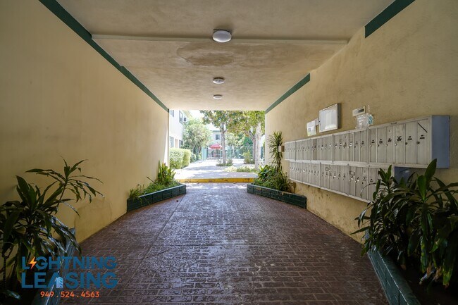 Building Photo - 5133 Yarmouth-25D