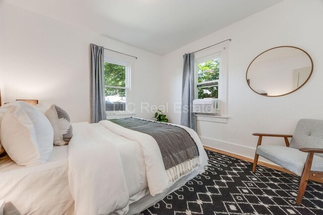 Building Photo - 4907 Grove St