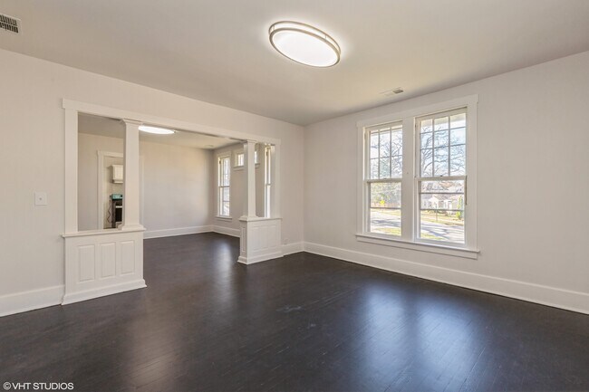 Building Photo - 329 W Maple Ave