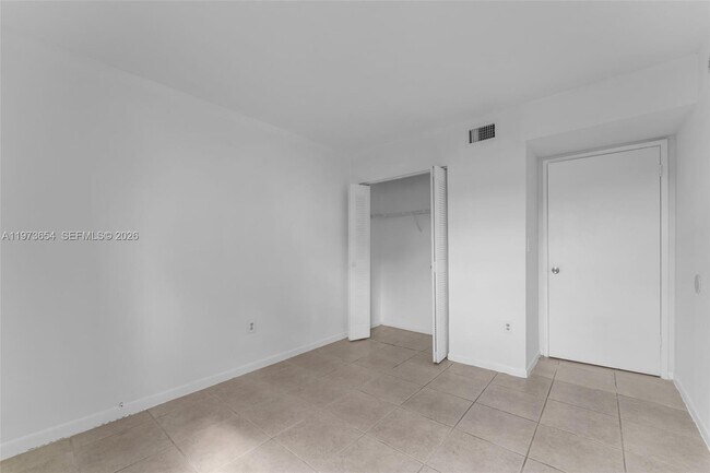 Building Photo - 9735 Fontainebleau Blvd