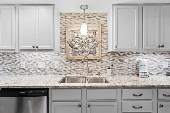 Building Photo - 833 Santa Rosa Blvd