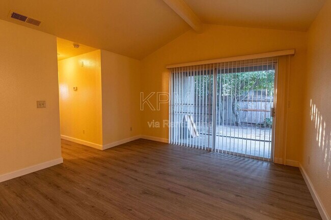 Building Photo - 1036 Princess Dr