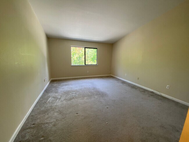 Building Photo - Danville Brookview Duet Townhouse 4 Br., 2...