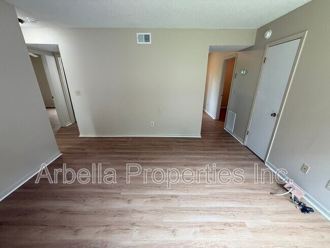 Building Photo - 103 Beech St