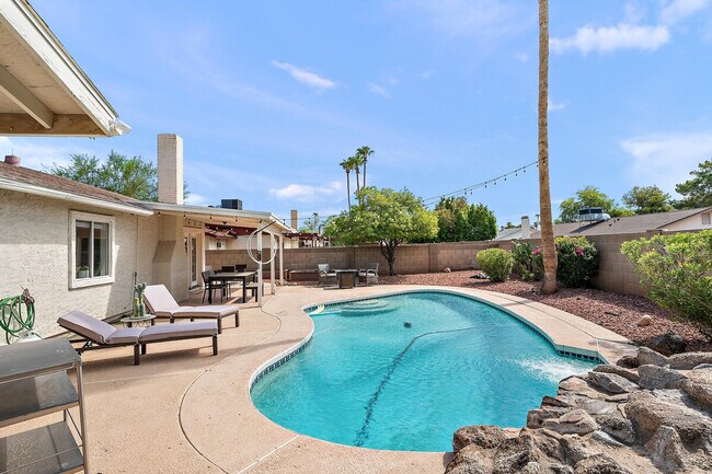 Building Photo - 4329 E Cherokee St