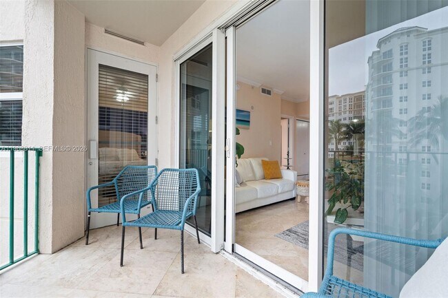 Building Photo - 19900 E Country Club Dr