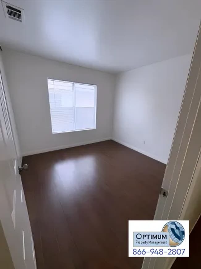 Building Photo - Beautiful 3 Bedroom, 2 Bathroom Home with Versatile Living Spaces