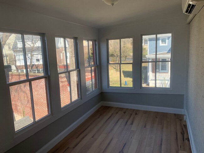 Building Photo - 718 Cattell St