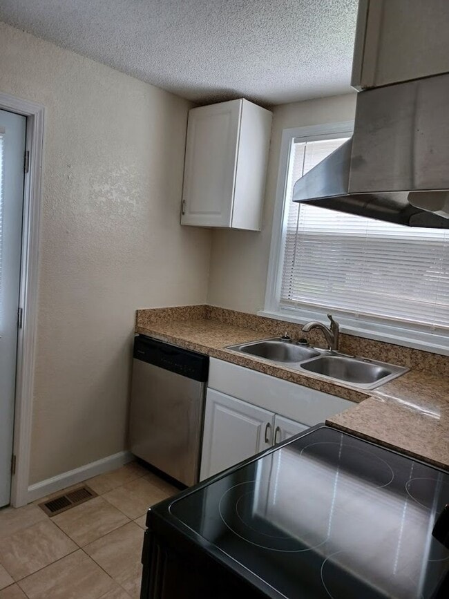Building Photo - 4 BR single family home