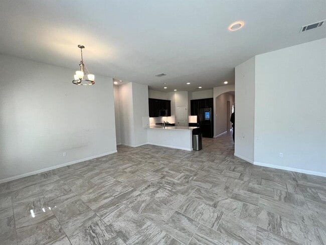 Building Photo - 528 Elm Green St