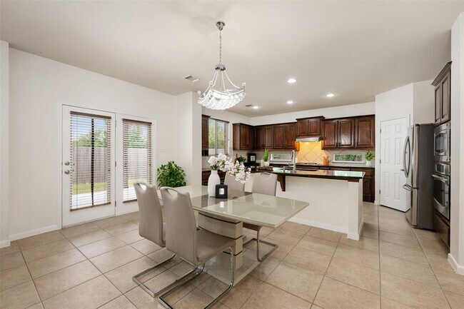 Building Photo - 112 Bearing Cove