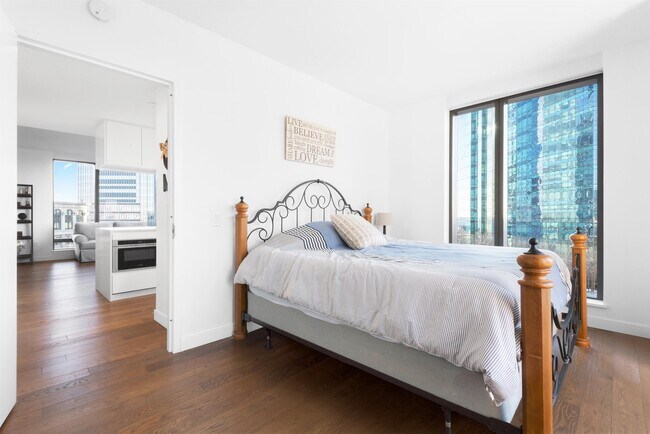 Building Photo - 99 Hudson St