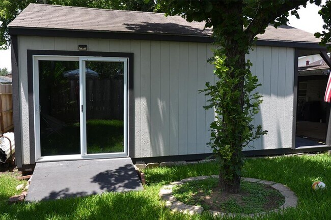 Building Photo - 10530 Permian Dr
