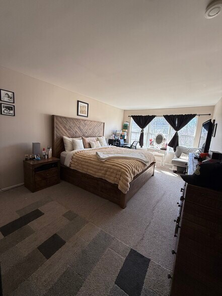 Building Photo - 334 Bowler Ct