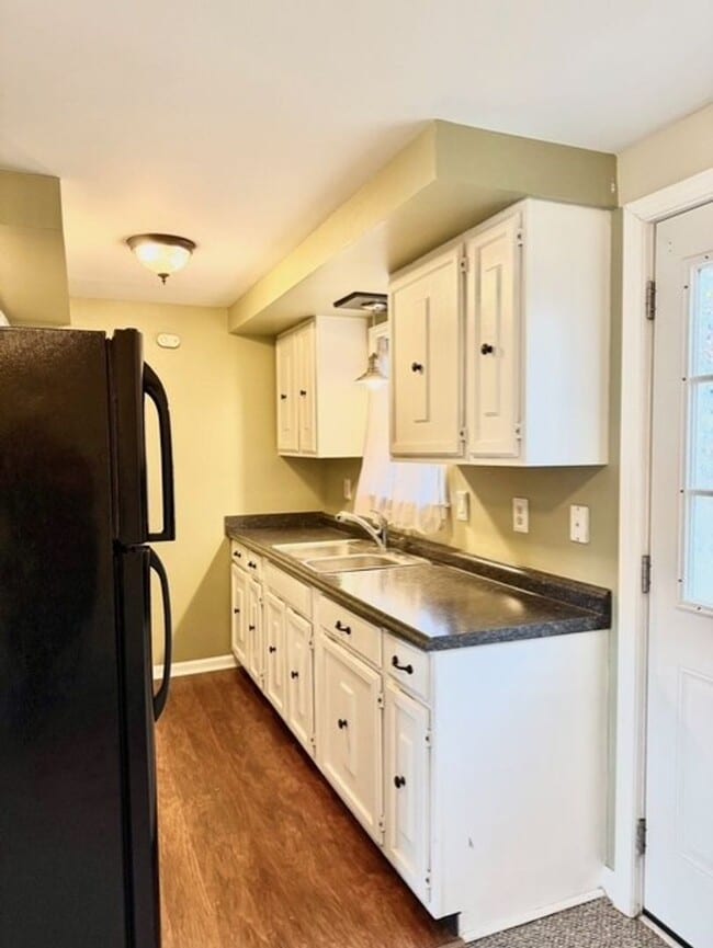 Building Photo - 120 Hinsdale St