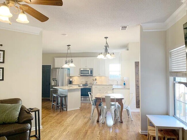 Building Photo - 207 Twinleaf Way